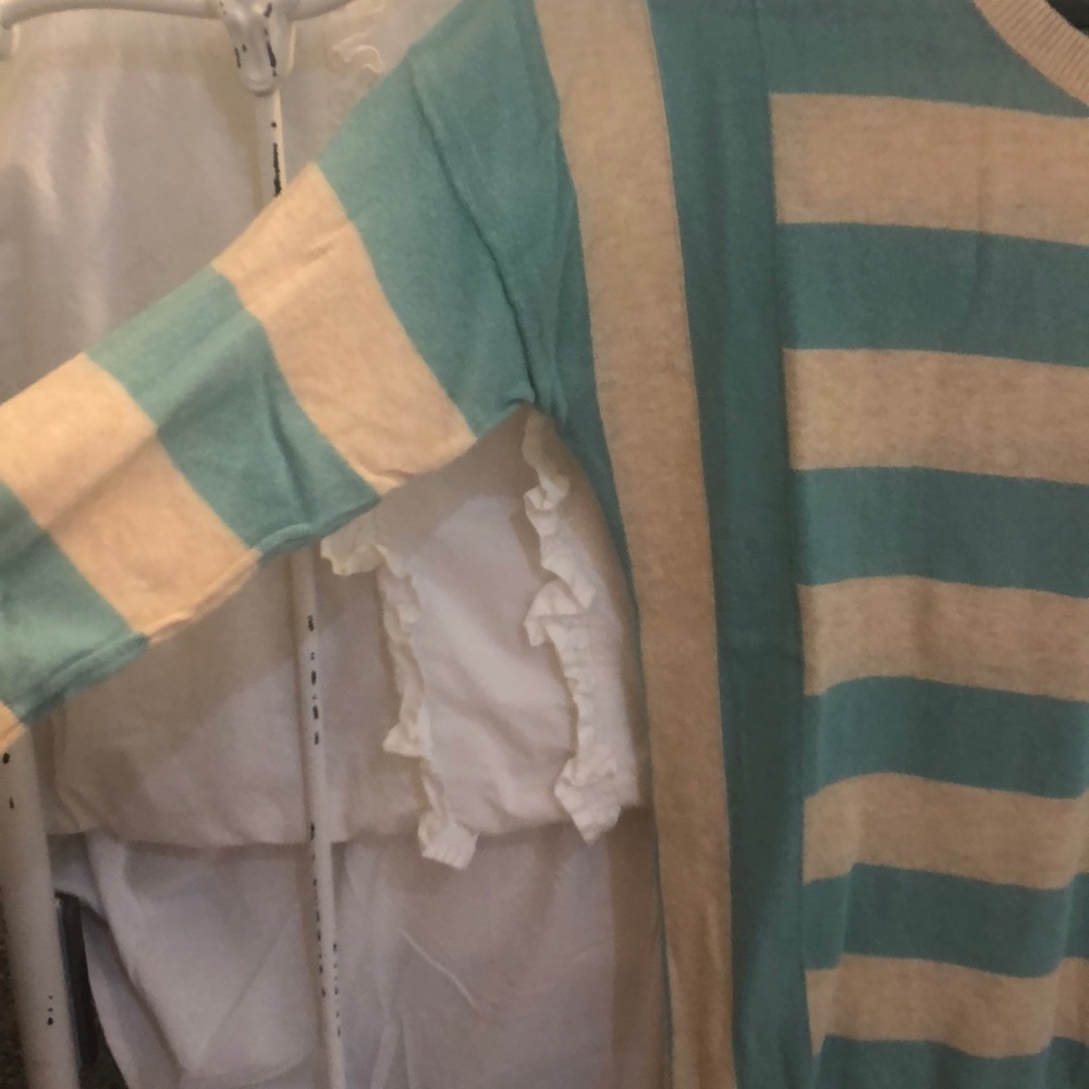 Light Sweater - Picture 3 of 5